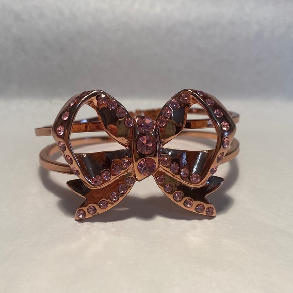 Betsey Johnson Bow Bracelet - Picture 1 of 6